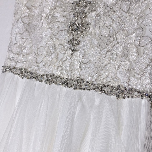 Allure Bridals White Wedding Dress With Veil 10 - Picture 11 of 16